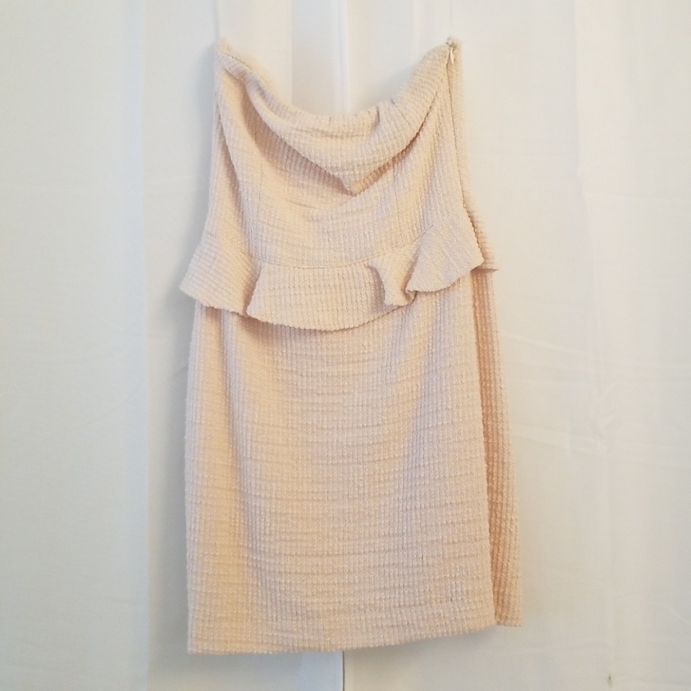 Pinkish strapless dress